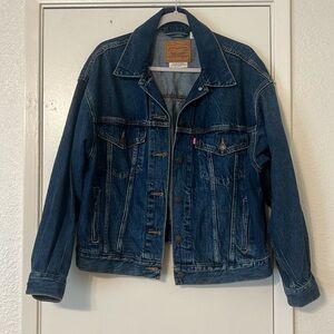 Like new Levi’s dark wash oversized denim jacket